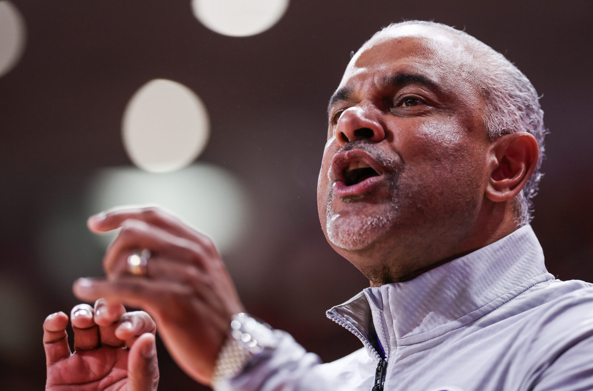 Kansas State Wildcats head coach Jerome Tang coaches against the Houston Cougars  in the first half at Fertitta Center.