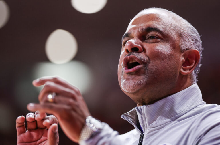 Kansas State Wildcats head coach Jerome Tang coaches against the Houston Cougars  in the first half at Fertitta Center.